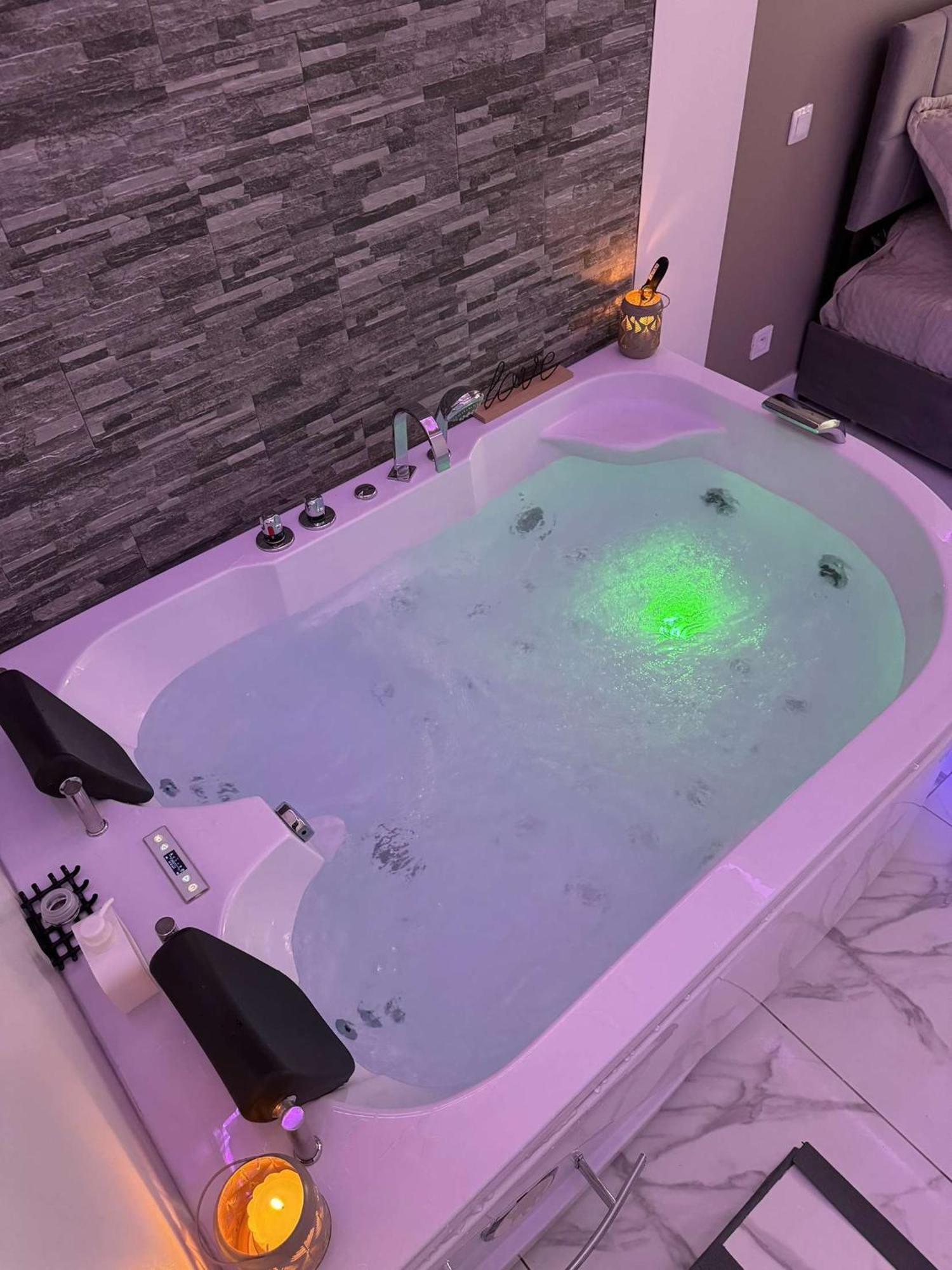 Suite Gold By L Amaryllis I Jacuzzi & Sauna Prive I Centre Beziers Arrivee Autonome Exteriör bild