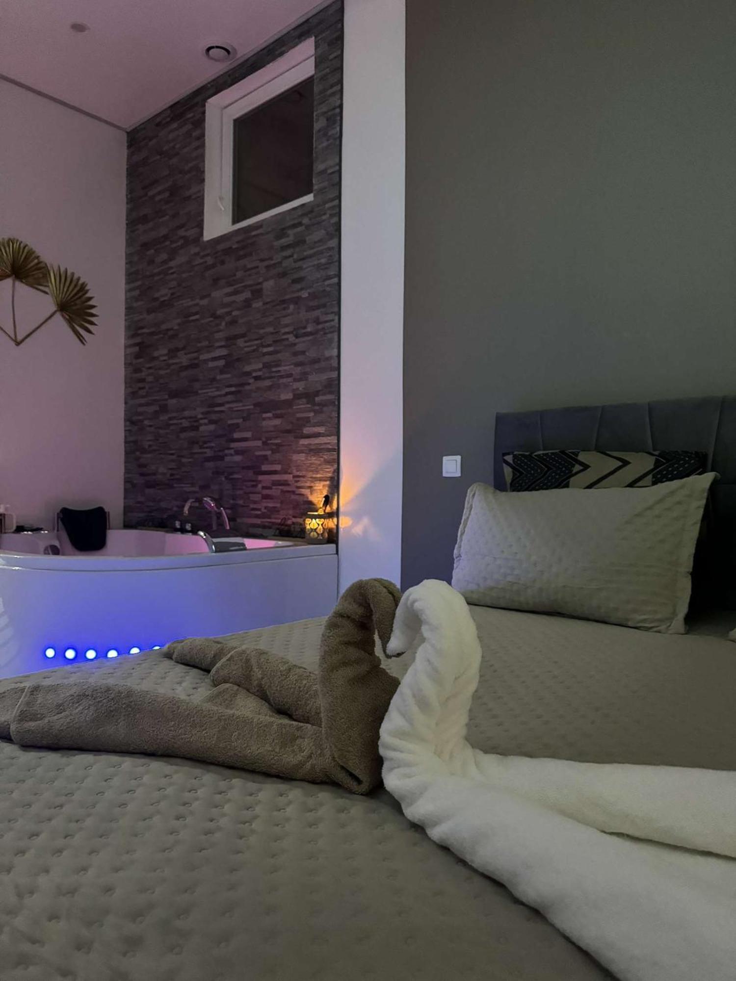 Suite Gold By L Amaryllis I Jacuzzi & Sauna Prive I Centre Beziers Arrivee Autonome Exteriör bild