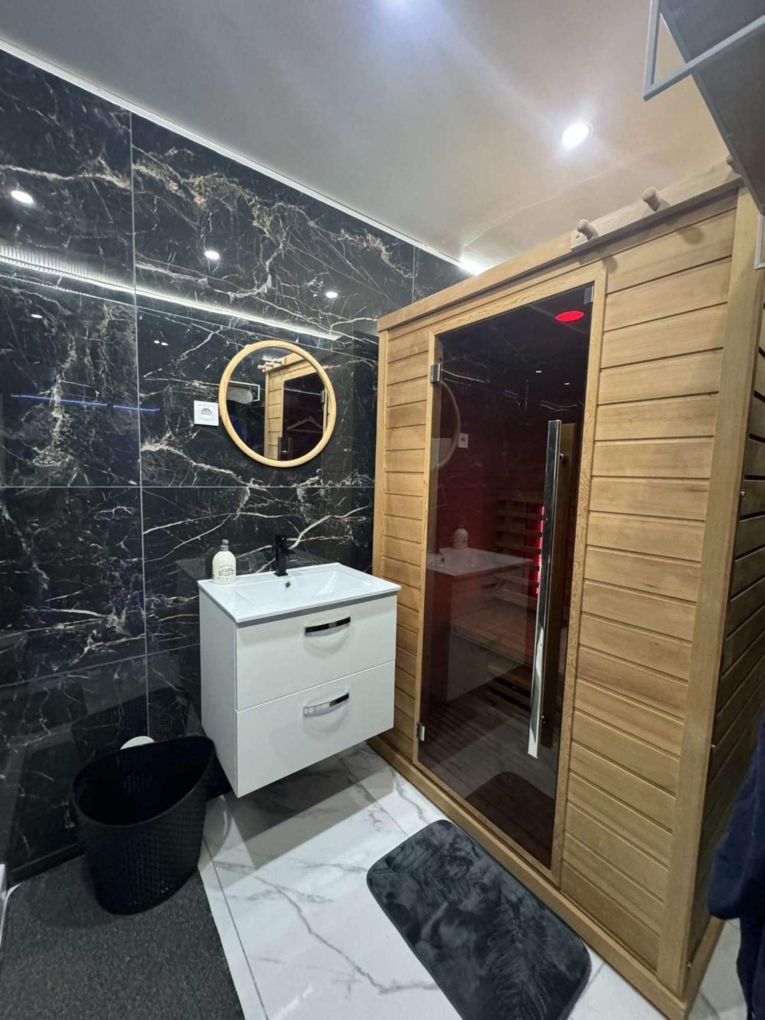 Suite Gold By L Amaryllis I Jacuzzi & Sauna Prive I Centre Beziers Arrivee Autonome Exteriör bild